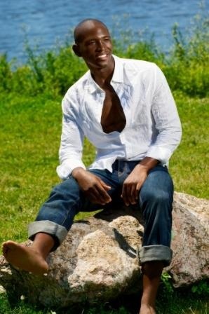 BRANDON LAMAR 6'2" Suit: 42L Shirt: 16.5-36 Waist:33 Inseam: 34
Shoe: 13