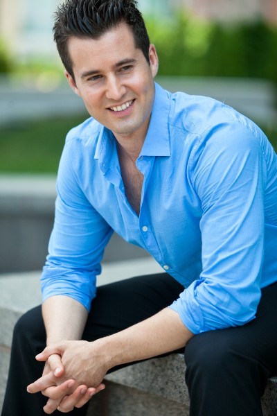 JOHNNY TYRONE 6'0"
Suit: 40R
Shirt: 15-33
Waist: 32
Inseam: 32
Shoe: 9.5
Hair: Brown
Eyes: Hazel