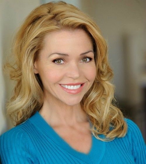 DARLY WAYNE 5'5" Size:2
Bust:35
Waist:23
Hips:33
Shoe:7.5
Hair: Blonde
Eyes: Hazel