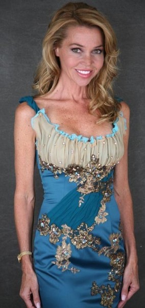 DARLY WAYNE 5'5" Size:2
Bust:35
Waist:23
Hips:33
Shoe:7.5
Hair: Blonde
Eyes: Hazel