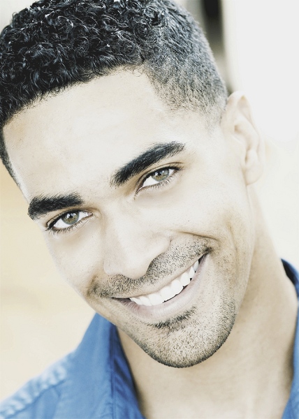 JASON WOOLEY 5'11" Suit: 40R 
Shirt: 15.5-34
Waist:32
Inseam:32
Shoe:11
Hair: Dk. Brown
Eyes:Hazel