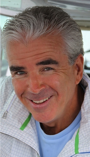 JOHN MORAN 6'1"
Suit: 41L
Shirt:16.5-34
Waist:34
Inseam:34
Shoe:10.5
Hair: Silver
Eyes:Green