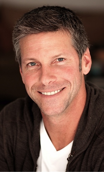 PETER ANGELO
6'1"
Suit: 40R
Shirt: 15.5-34
Waist: 32
Inseam: 32
Hair: Brown/Gray
Eyes: Blue
Shoe: 11
