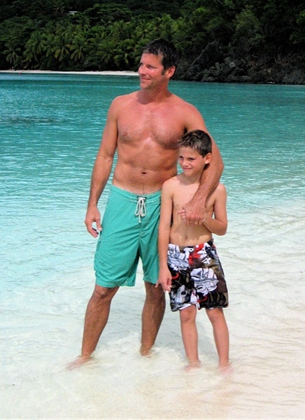PETER ANGELO
6'1"
Suit: 40R
Shirt: 15.5-34
Waist: 32
Inseam: 32
Hair: Brown/Gray
Eyes: Blue
Shoe: 11