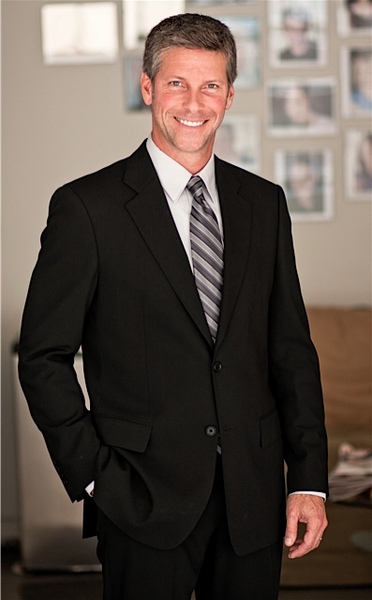 PETER ANGELO
6'1"
Suit: 40R
Shirt: 15.5-34
Waist: 32
Inseam: 32
Hair: Brown/Gray
Eyes: Blue
Shoe: 11