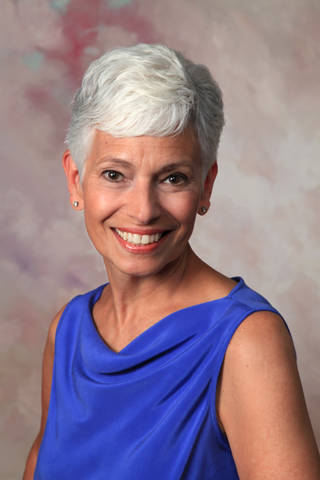 PHYLLIS ECKELMEYER 5'6" 
Size:8
34B-27-37
Shoe:8.5
Hair:Silver
Eyes: Brown