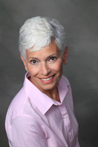 PHYLLIS ECKELMEYER 5'6" 
Size:8
34B-27-37
Shoe:8.5
Hair:Silver
Eyes: Brown