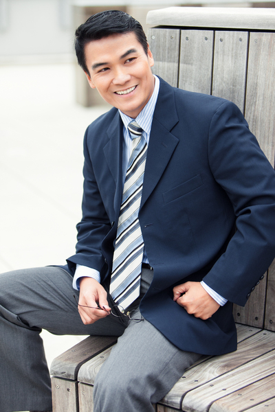 JOHN LEE
5'10" Suit: 40R
Shairt: 16-33
Waist: 33
Inseam: 30
Hair: Black
Eyes: Brown
Shoe: 9