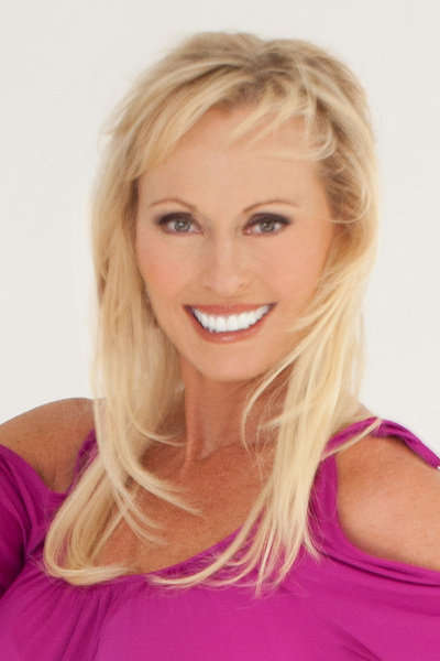 DIANE DIAZ 5'8" Size: 8
Bust: 36C
Waist: 29
Hips: 39
Hair: Blonde
Eyes: Green
Shoes: 9.5