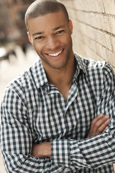 LEE WASHINGTON 6'2"
Suit:40L-42R
Shirt:32-34
Waist:32
Inseam:34
Hair:Brown
Eyes:Brown
Shoe:11.5