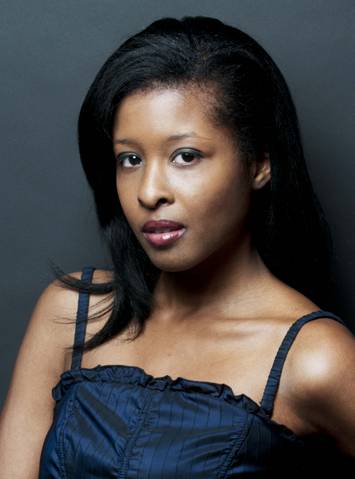TIFFANY BOBB
Ht: 5'8"
Size: 4
Ring: 5
Glove: 7
Shoe: 7