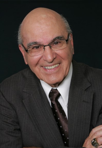 DOM ALAGIA 5'9" 
Suit: 44R Shirt: 16.5-33 Waist: 38 Inseam: 29 Hair: Gray Eyes: Brown
Shoe: 10.5D