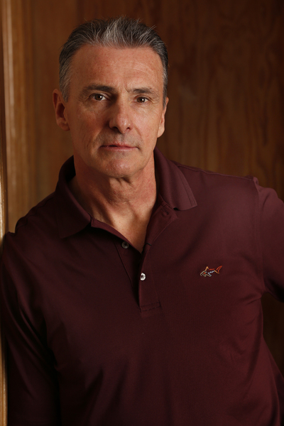 ROBERT FOULKES 6'2" Suit: 42L Shirt: 16.5-35 Waist: 33 Inseam:
Hair: Salt & Pepper Eyes: Brown
Shoe: 12
