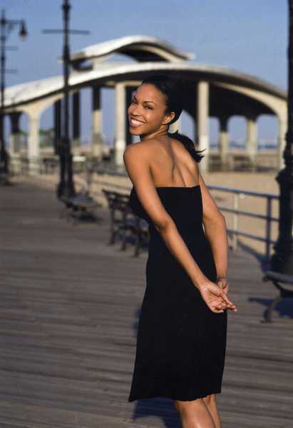 SARASWATI WALKER
5'10" Dress size:4
Bust:34B/C Waist:23 Hips: 34.5 Hair: Brown
Eyes: Brown
Shoe:9.5