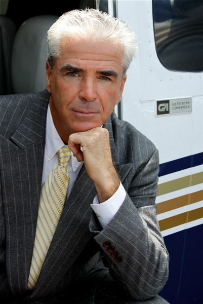 JOHN MORAN 6'1"
Suit: 41L
Shirt:16.5-34
Waist:34
Inseam:34
Shoe:10.5
Hair: Silver
Eyes:Green