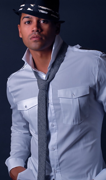 LUIS CORTEZ 6"0"
Suit: 42R
Shirt: 16.5-33/34
Waist: 31
Inseam: 33
Shoe: 10
Hair: DK. Brown
Eyes: Brown