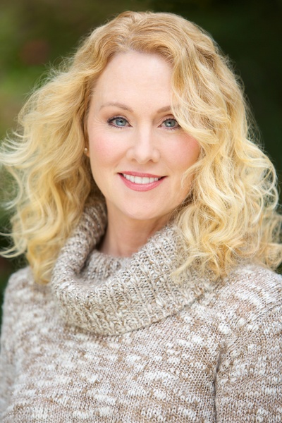 MAUREEN O'RAIDY
5'7.5" Size:8
Bust:36C Waist:29 Hips:38
Shoe: 8.5