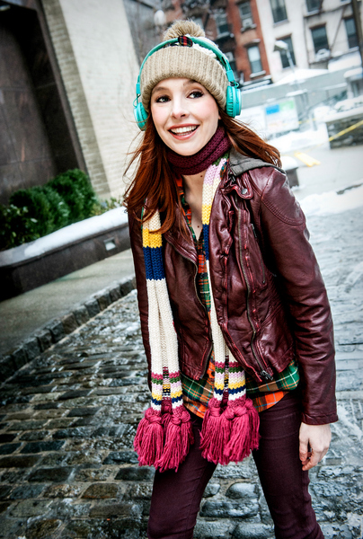 EMILY SWINDAL 5'5" Size:4
Bust: 33 Waist: 27 Hips: 33.5
Shoe: 7-7.5 Hair: Auburn 
Eyes : Blue