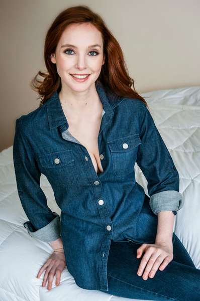 EMILY SWINDAL 5'5" Size:4
Bust: 33 Waist: 27 Hips: 33.5
Shoe: 7-7.5 Hair: Auburn 
Eyes: Blues