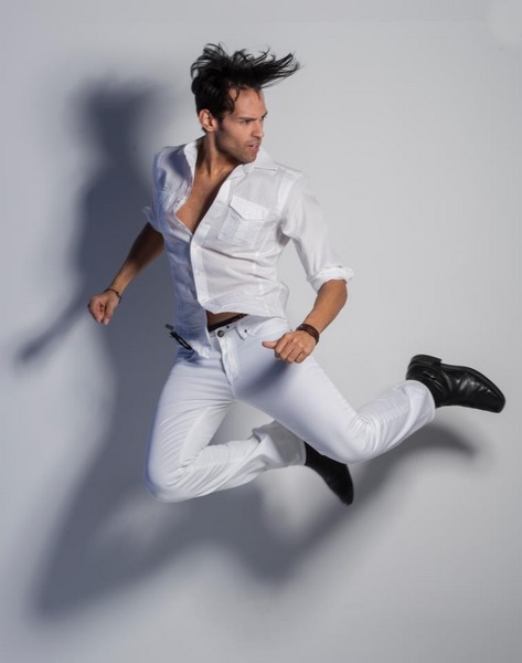 ANDREW GARCIA
Ht: 6'0" Suit: 40R Shirt: 15x32 Waist: 30 Inseam: 32 Shoe: 11
Hair: Brown Eyes: Brown