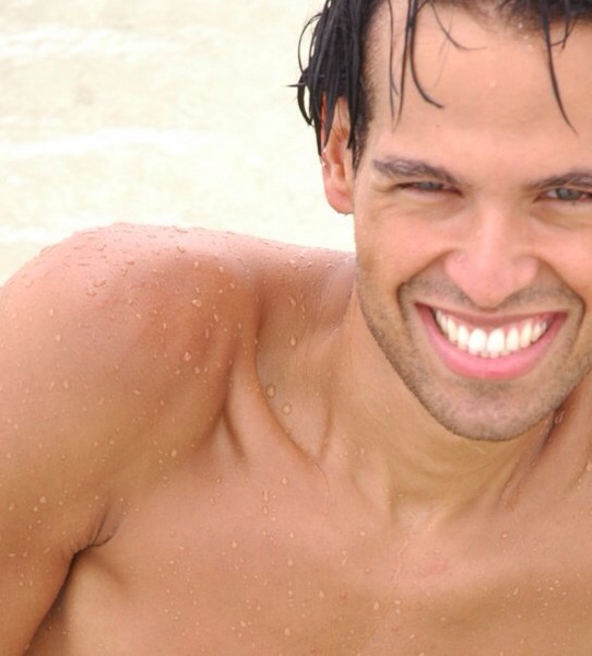 ANDREW GARCIA
Ht: 6'0" Suit: 40R Shirt: 15x32 Waist: 30 Inseam: 32 Shoe: 11
Hair: Brown Eyes: Brown