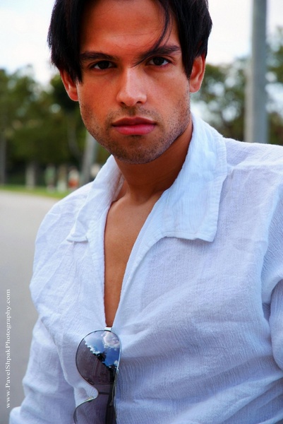 ANDREW GARCIA
Ht: 6'0" Suit: 40R Shirt: 15x32 Waist: 30 Inseam: 32 Shoe: 11
Hair: Brown Eyes: Brown