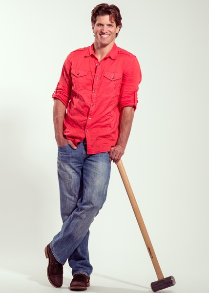 ANDY PEEKE 6'0" Suit: 40R Shirt: 15-34 Waist:32 Inseam:32
Shoe: 11
Hair: Brown
Eyes: Blue