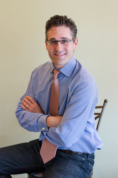 ROSS FIELDS 6'0" Suit: 42R Shirt: 16-34/35 Waist: 34 Inseam: 34 Shoe: 10.5-11 Hair: Dk. Brown/Grey
Eyes: Green/Blue
