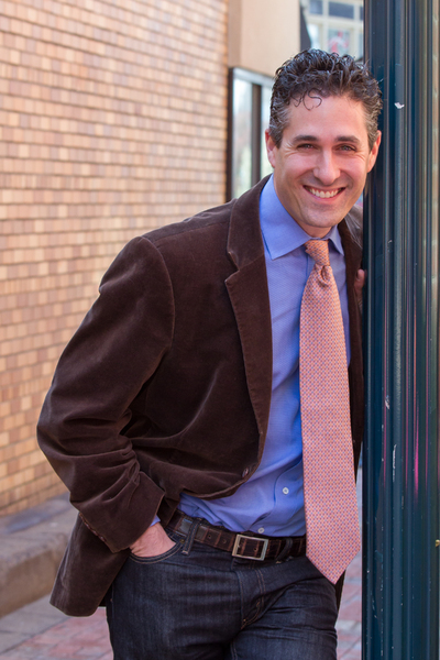 ROSS FIELDS 6'0" Suit: 42R Shirt: 16-34/35 Waist: 34 Inseam: 34 Shoe: 10.5-11 Hair: Dk. Brown/Grey
Eyes: Green/Blue