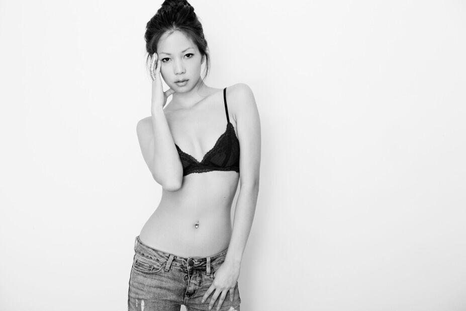 STEPHANIE YUAN  5'10"  Size: 4 Bust :32C  Waist: 25  Hip: 35  Shoe:9 Hair: Brown  Eyes: Brown