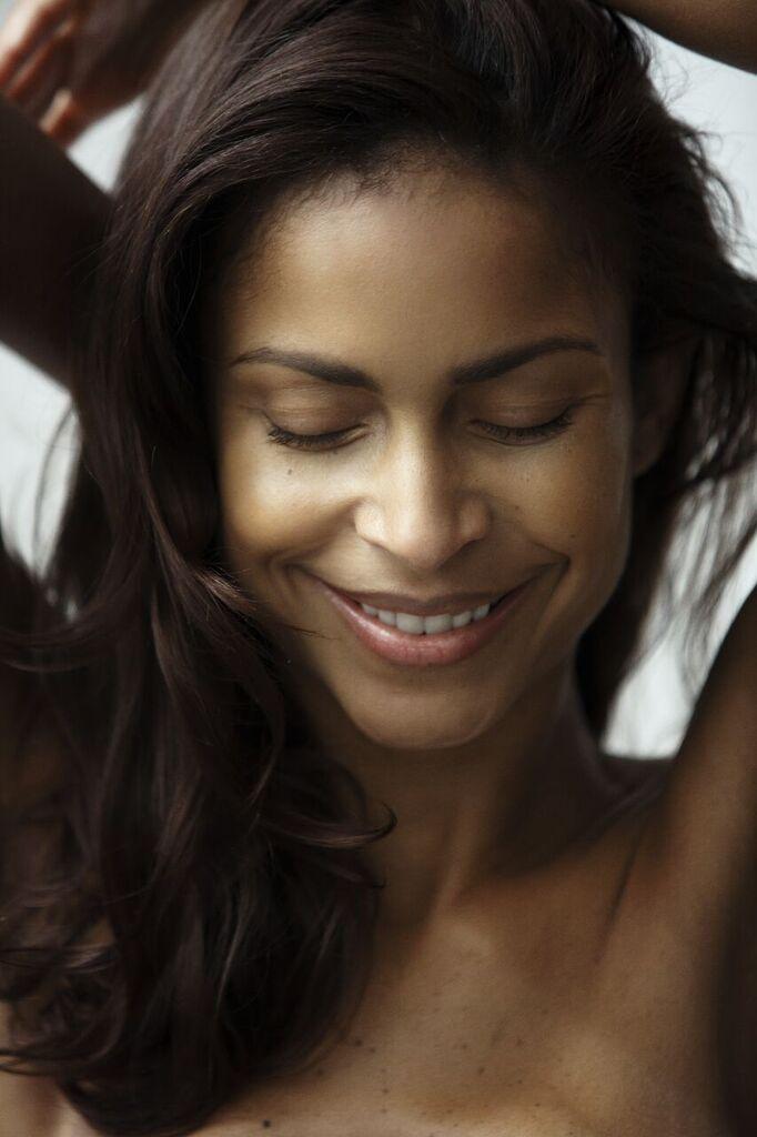 RAEVEN WESTERN 5'10" Bust: 34BG Waist: 25 Hips: 35
Shoe: 10 Hair: Brown Eyes: Brown