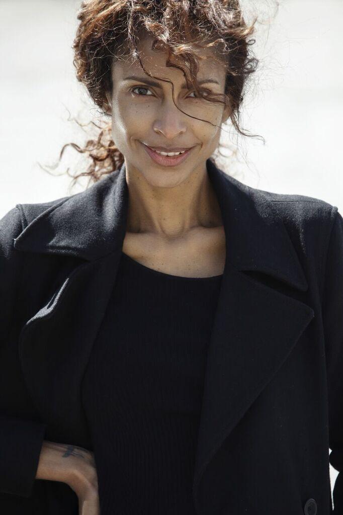 RAEVEN WESTERN 5'10" Bust: 34BG Waist: 25 Hips: 35
Shoe: 10 Hair: Brown Eyes: Brown