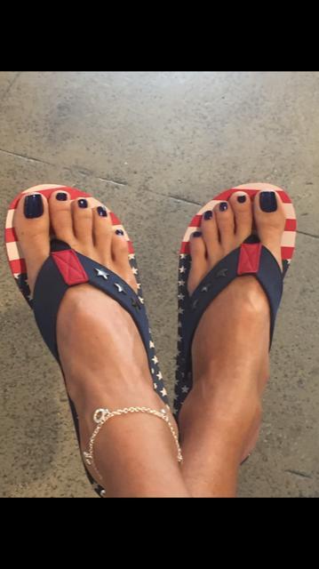 KIMBRA
Ht: 5'4"
Size: 2
Glove: 6.5
Rings: 4.25
Shoe: 6