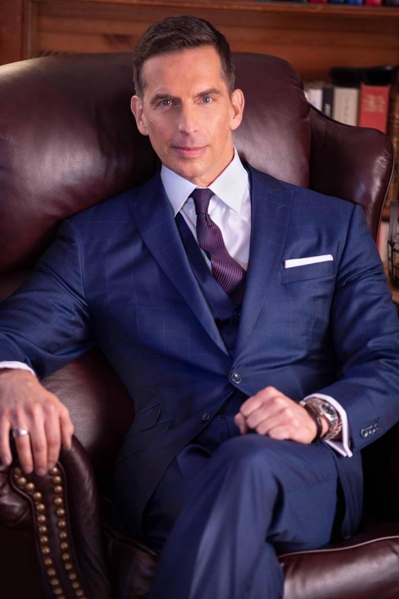 Matt McKean, 
Height: 6'2.5"
Suit: 44XL
Shirt: 36
Pant: 34
Shoe: 11.5