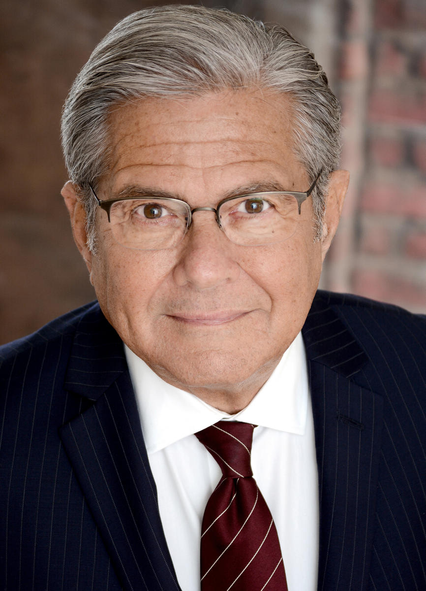 Robert Chitel Ht: 5'8" Suit: 40R Shirt: 16-33 Inseam: 30 Shoe:9.5C
Hair: Salt & Pepper Eyes: Brown