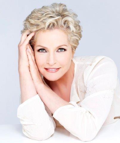 LEIGH RICHARDSON
5'9" Size:8 Bust: 36B Waist: 28 Hips: 37 Shoe: 10 Hair: Blonde Eyes: Green