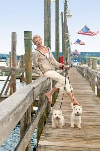 LEIGH RICHARDSON
5'9" Size:8 Bust: 36B Waist: 28 Hips: 37 Shoe: 10 Hair: Blonde Eyes: Green