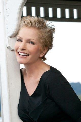 LEIGH RICHARDSON
5'9" Size:8 Bust: 36B Waist: 28 Hips: 37 Shoe: 10 Hair: Blonde Eyes: Green