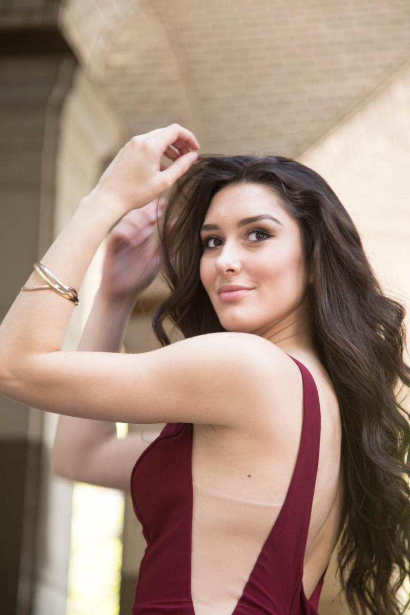 SABRINA PERLLESHI
5'9" Size:2
Bust:32 Waist:24.5 Hips:32 Shoe: 10
Hair: Brown
Eyes: Brown