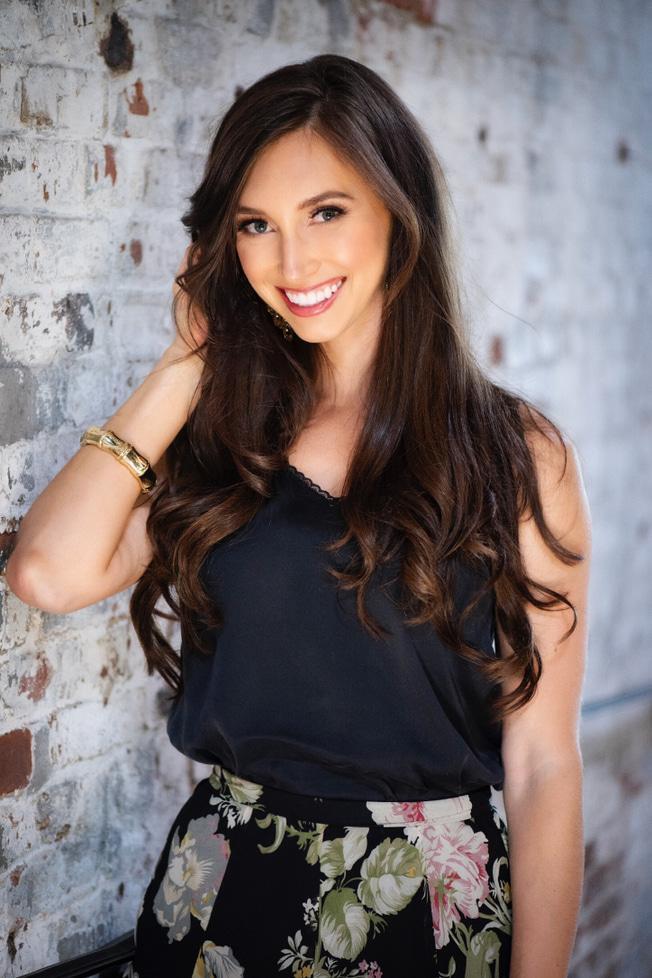 SIERRA STAVOLA Ht:5'7" Dress Size: 2 Bust: 34 Waist: 25.5 Hips: 34.5 Shoe: 7
Hair: Brown Eyes: Blue 