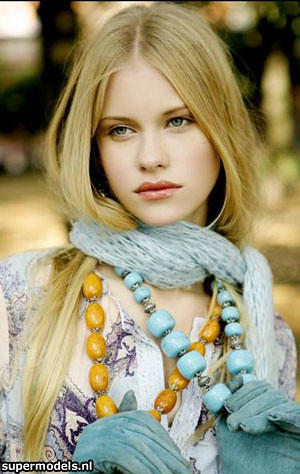 JELENA 5'9.5" Size 2-4  Bust: 32.5  Waist: 23  Hip: 35  Shoe: 8  Hair: Blonde  Eyes: Blue