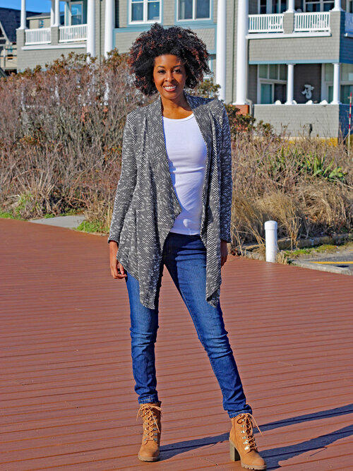 TIFFANY BOBB
Ht: 5'8"
Size: 4
Bust:32
Waist:24
Hips: 35
Hair: Brown
Eyes: Brown
Shoe: 7
