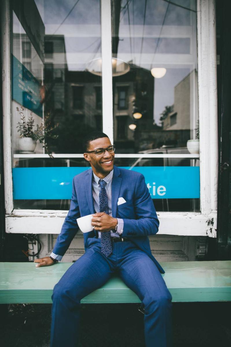 LEE WASHINGTON 6'2"
Suit:40L-42R
Shirt:32-34
Waist:32
Inseam:34
Hair:Brown
Eyes:Brown
Shoe:11.5