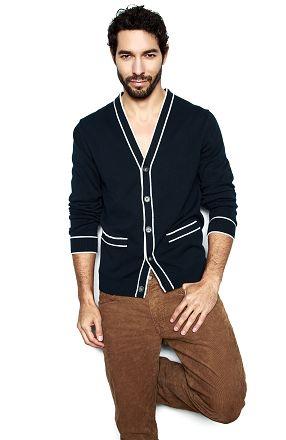 SHANE DUFFY 6'0" Suit: 38R Shirt: 15-33 Waist: 32 Inseam: 32 Shoe: 10
Hair: Black
Eyes: Brown
