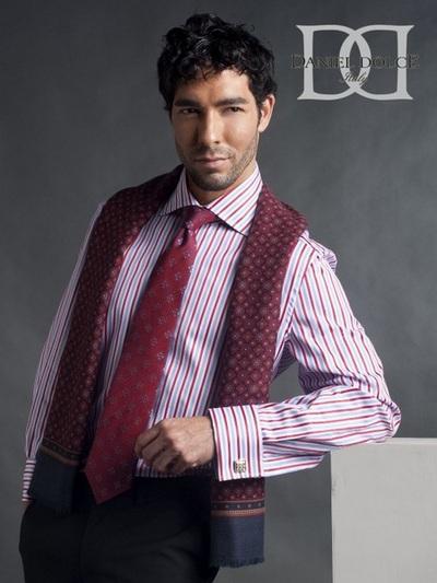 SHANE DUFFY 6'0" Suit: 38R Shirt: 15-33 Waist: 32 Inseam: 32 Shoe: 10
Hair: Black
Eyes: Brown