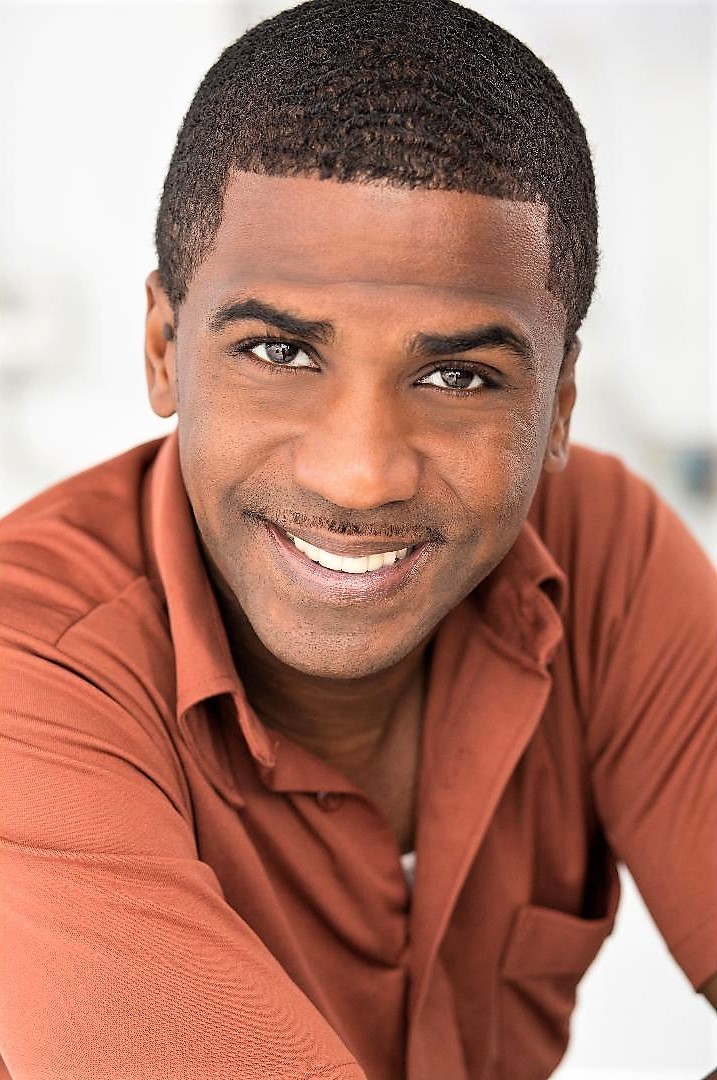 ROBERT STARKS Ht: 5'10"
Suit: 40R Shirt: 15-33 Waist: 30 Inseam: 33 Shoe:8 Hair: Dk. Brown Eyes: Dk. Brown
