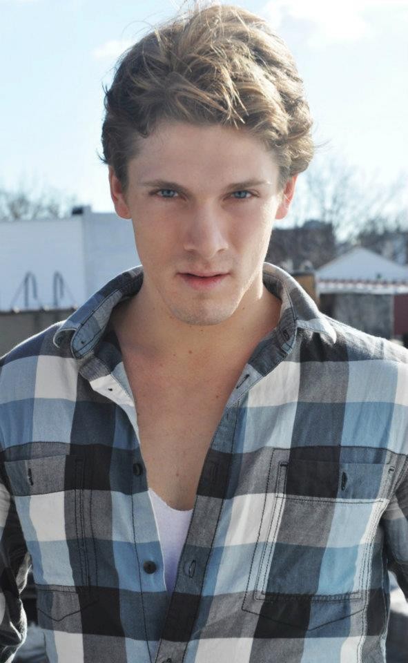 JUSTIN GERHARD 6'0" Suit: 41R Shirt:15.5 -34 Waist: 33 Inseam: 34 Shoe: 11
Hair: Blond
Eyes: