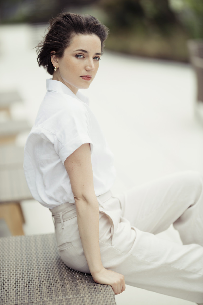 ANELISA 5'8" 
Size: 2-4
32-25-35
Shoe:7.5
Hair: Brown
Eyes: Blue