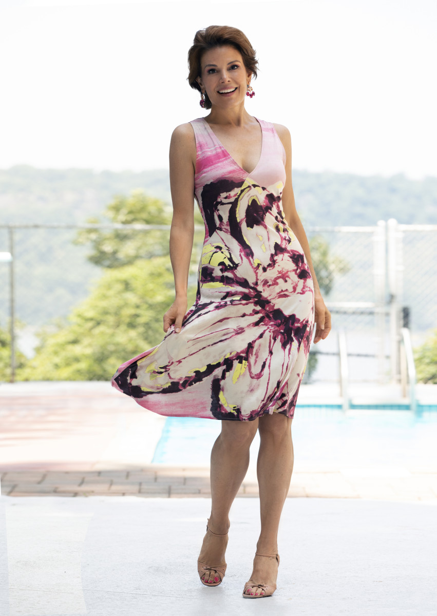 SUZANNE RAFFAELLI
5'8"
Size:6-8
Bust: 34B
Waist: 27
Hips: 37
Shoe: 9-9.5
Hair: Brown
Eyes: Brown