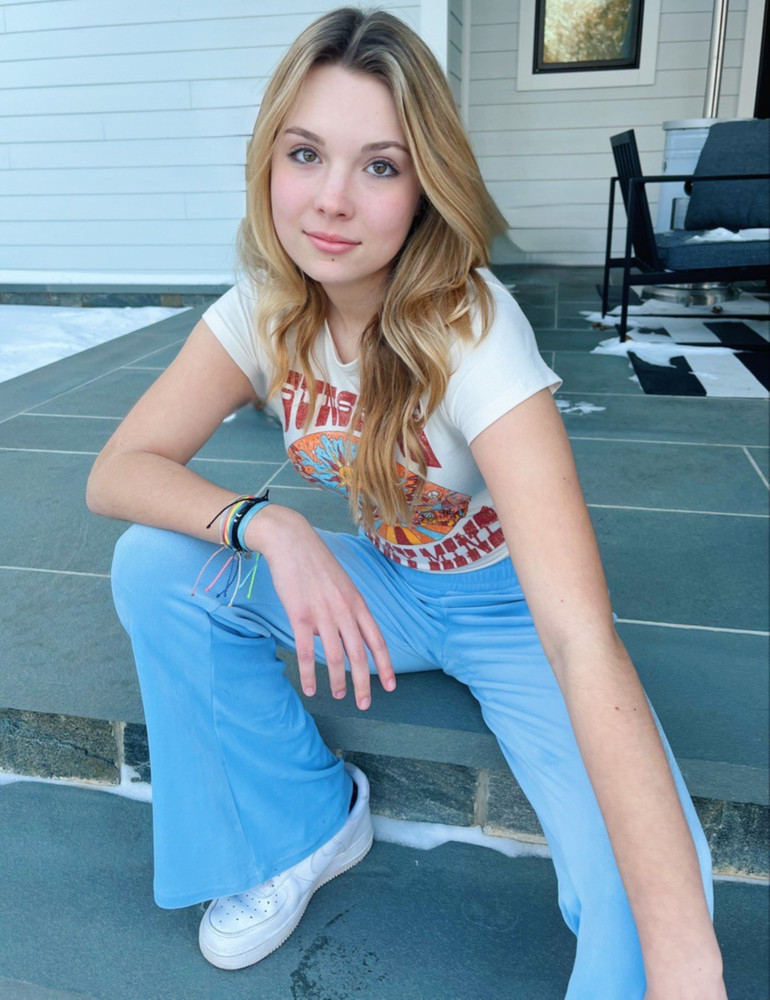 KYLIE L 5'6.5"KYLIE L   5'6.5" Youth size tops 14/15, women size tops xs/small  Pants 0-2 Jeans 2 Shoe 8